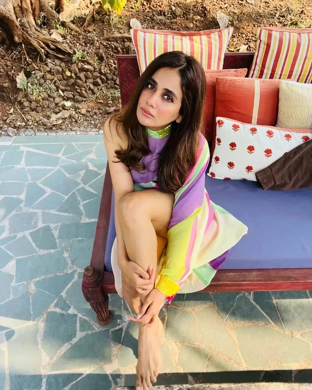 PARUL YADAV LONG LEGS SHOW IN MINI PINK SKIRT